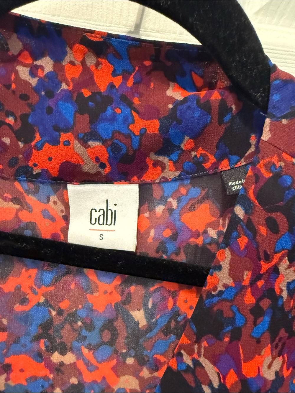 ✨ Cabi Sheer Abstract Print V-Neck Blouse Size Small - Picture 4 of 6